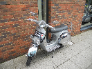 LondonVespa 494 (800x600).jpg